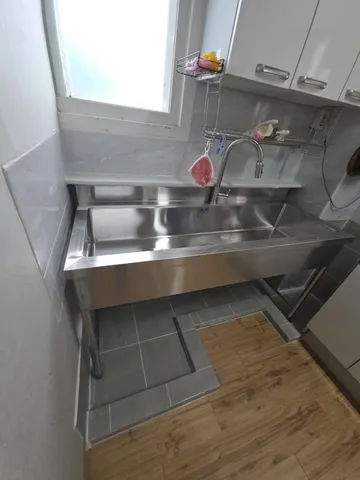 제작을 마치고 설치된 대리석풍 마감 개수대 사진
